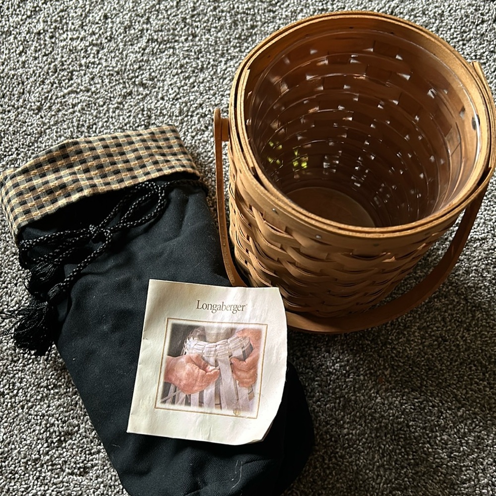 Longaberger beverage/wine to basket with fabric liner. NEW